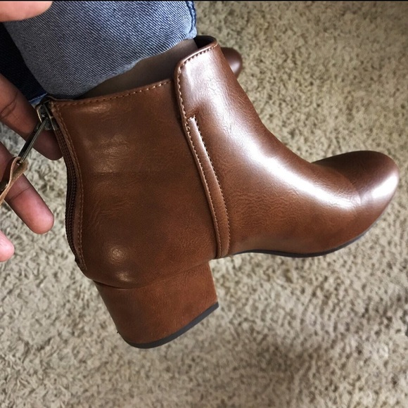 New✨SALE✨Downeaster Alice Toffee Vegan Leather Cognac Brown Booties 9 - Picture 4 of 8
